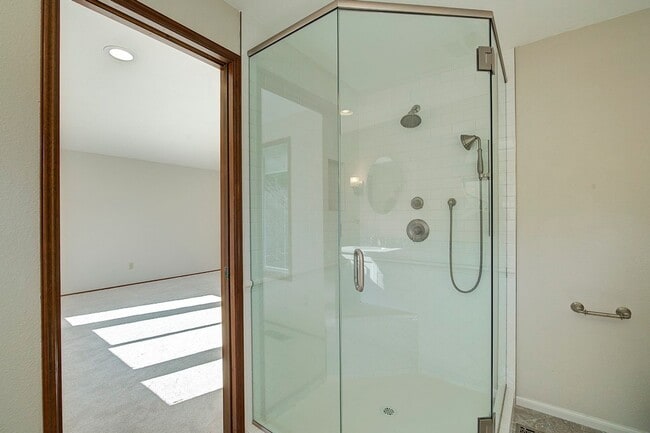 Building Photo - 4Bd/2.5Ba Renton House