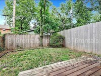 Building Photo - $1545 - 2 bed 2 bath - Duplex located in R...