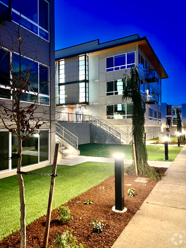 Building Photo - 2330 Yakima Ct
