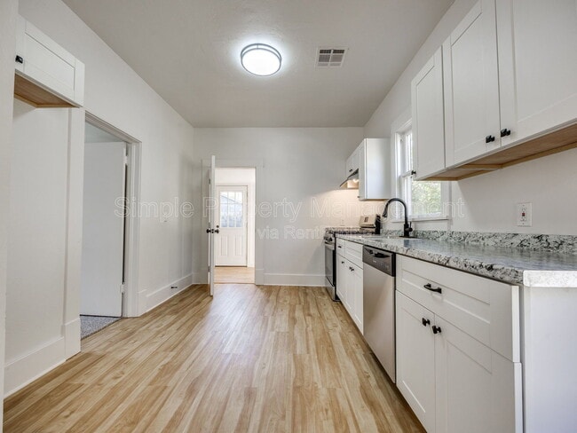 Building Photo - 811 W Wade St