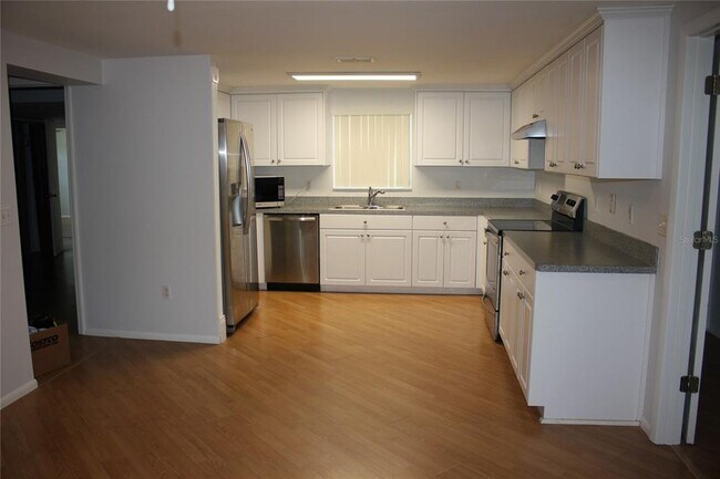 Building Photo - 10241 Regency Park Blvd