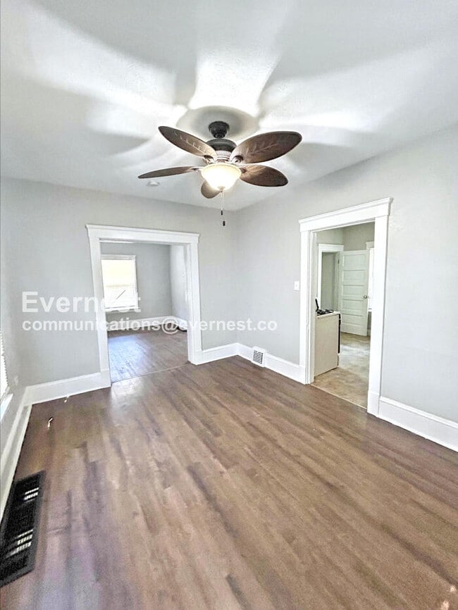 Building Photo - 8002 Bellevue Ave