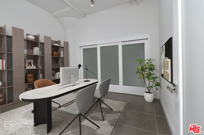 Building Photo - 939 S Broadway