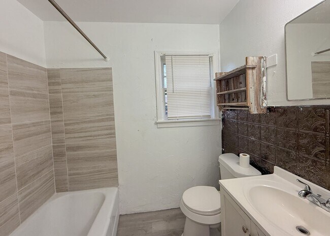 Building Photo - $500 OFF FIRST MONTHS RENT! 3 Bed in MWC!