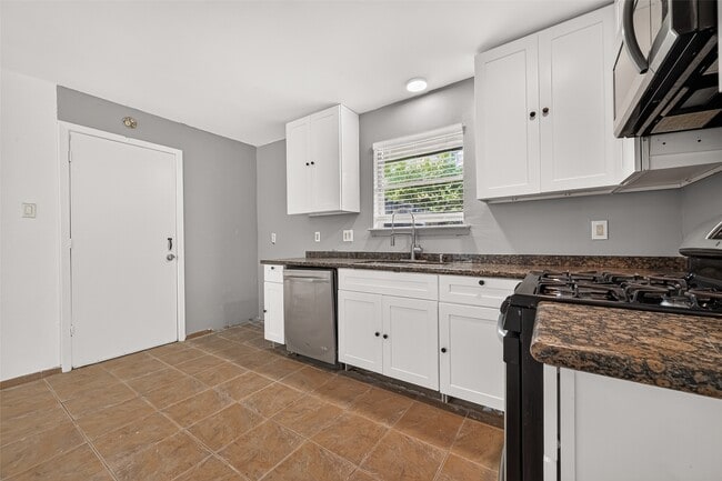 Building Photo - 10814 Parkland Woods Dr