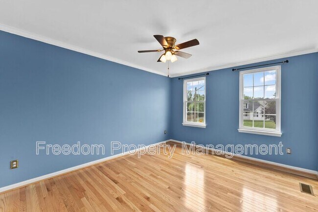 Building Photo - 9140 Worthington Dr