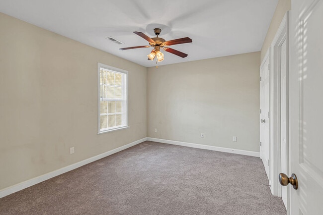 Building Photo - 188 Pine Hollow Rd