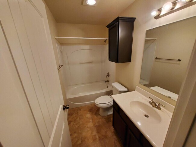 Building Photo - In The Heart Of Southwest Lubbock Metro Ar...