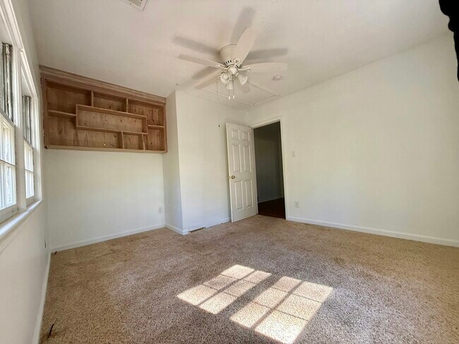 Building Photo - 3116 Alenes Dr