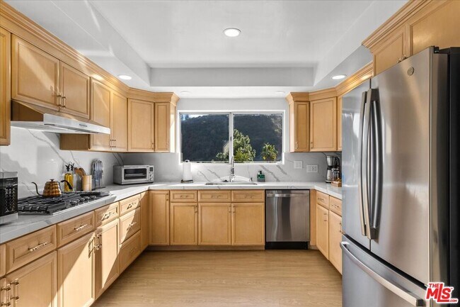 Building Photo - 1650 Clear View Dr