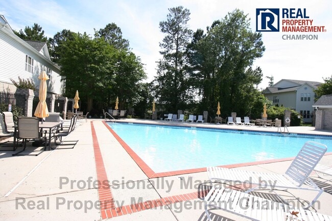 Building Photo - Beautifully Updated 2 BD/2 BA with Screened Porch & Modern Finishes
