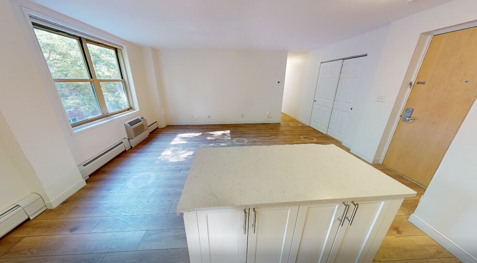 Building Photo - 63 Gordon St