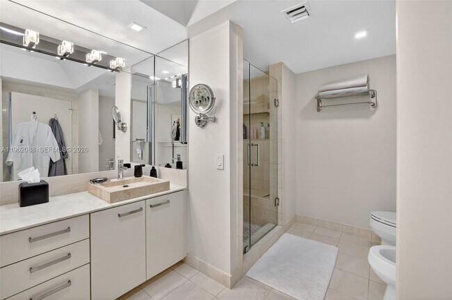 Building Photo - 2000 Island Blvd