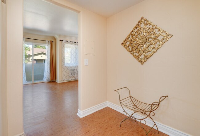 Building Photo - 194 Avenida Descanso