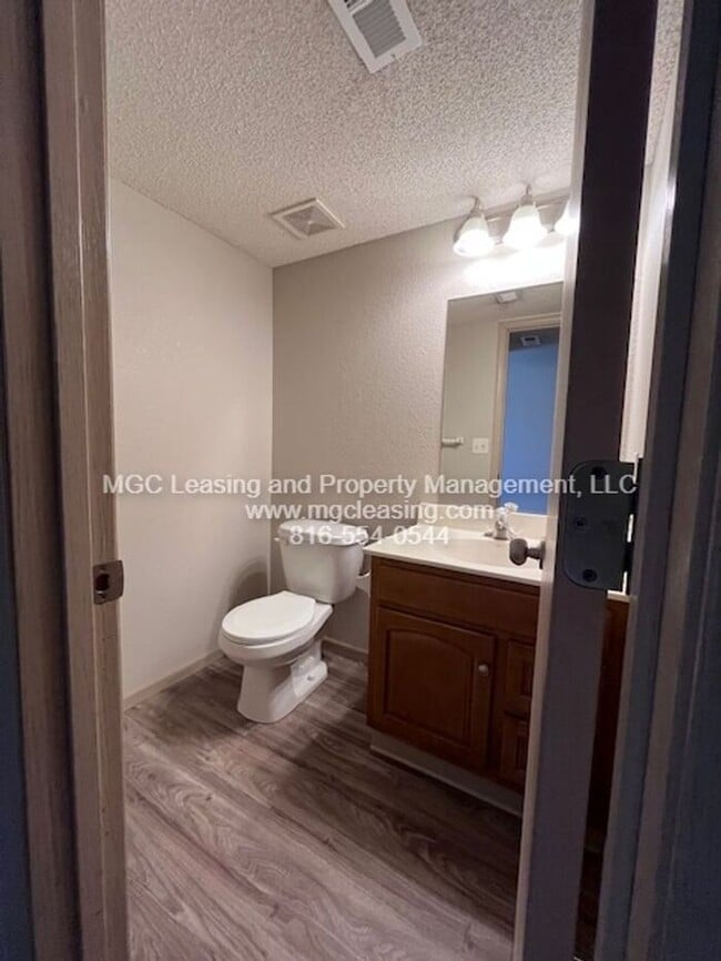 Building Photo - Timbers East Townhomes - 1,300+ Sq. Ft. Townhome with Garage – Move-In Ready