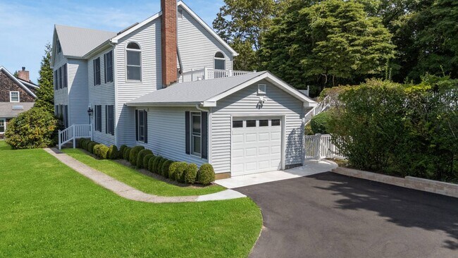 Building Photo - 20 Underhill Dr