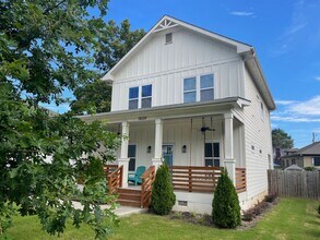 Building Photo - Convenient Living in West End