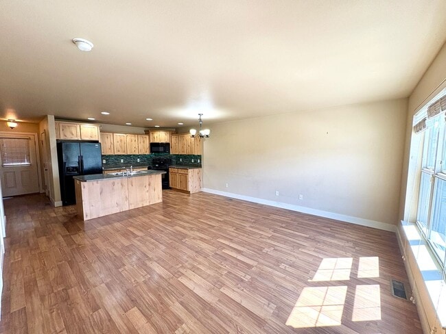 Building Photo - Beautiful West End Townhome – Spacious & M...