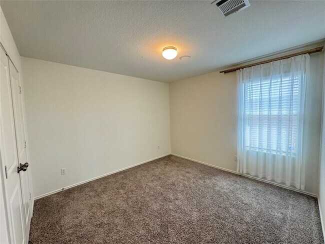 Building Photo - 105 Pearland St
