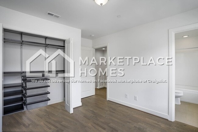 Building Photo - 23942 SE 45th Pl