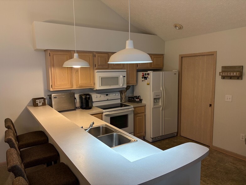 Building Photo - 388 Park Woods Ln