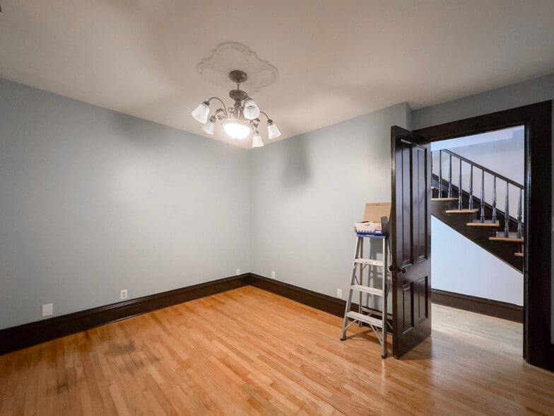 Building Photo - 238 S Ashland Ave