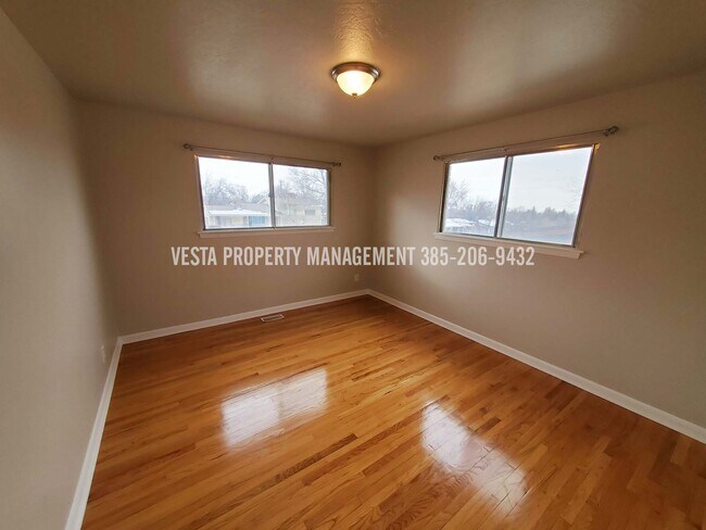 Building Photo - 1380 3rd St