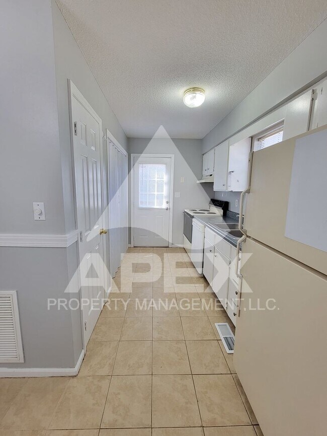 Building Photo - 3 Bd - 2 Ba Single Family Home in North Knoxville - Fountain City!