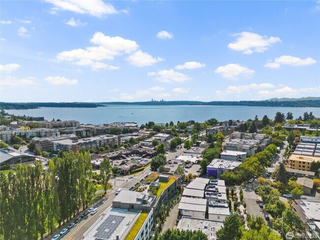 Building Photo - 2 Bed 3 Bath Condo at Galleria in the Hear...