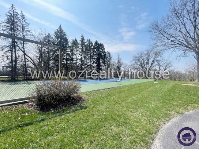 Building Photo - 25101 W River Rd