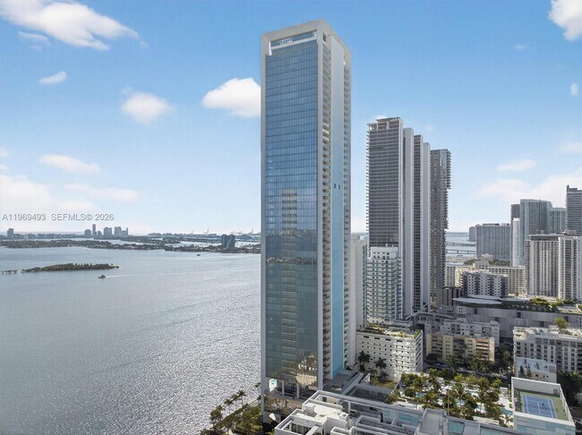 Building Photo - 700 NE 26th Terrace