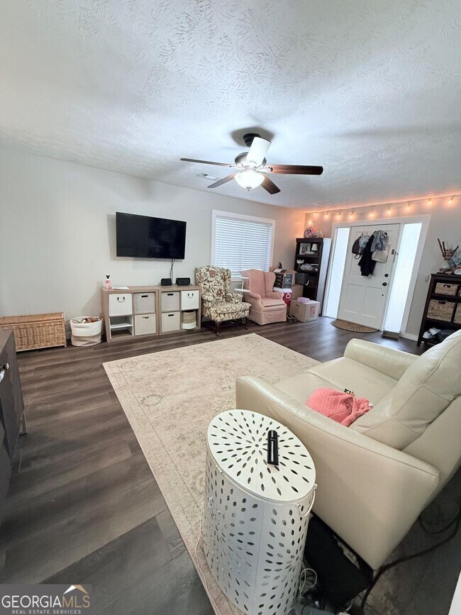 Building Photo - 162 Twiggs Cor