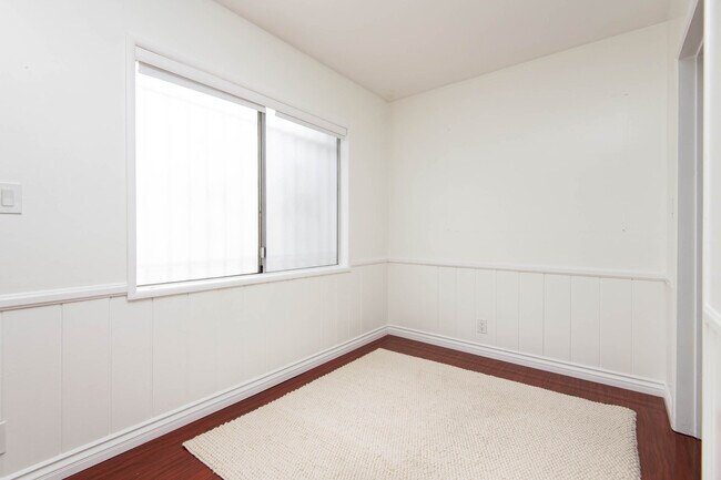 Dining Room - 11648 Chandler Blvd