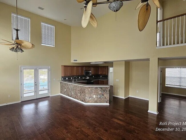 Building Photo - 337 Tequesta Dr