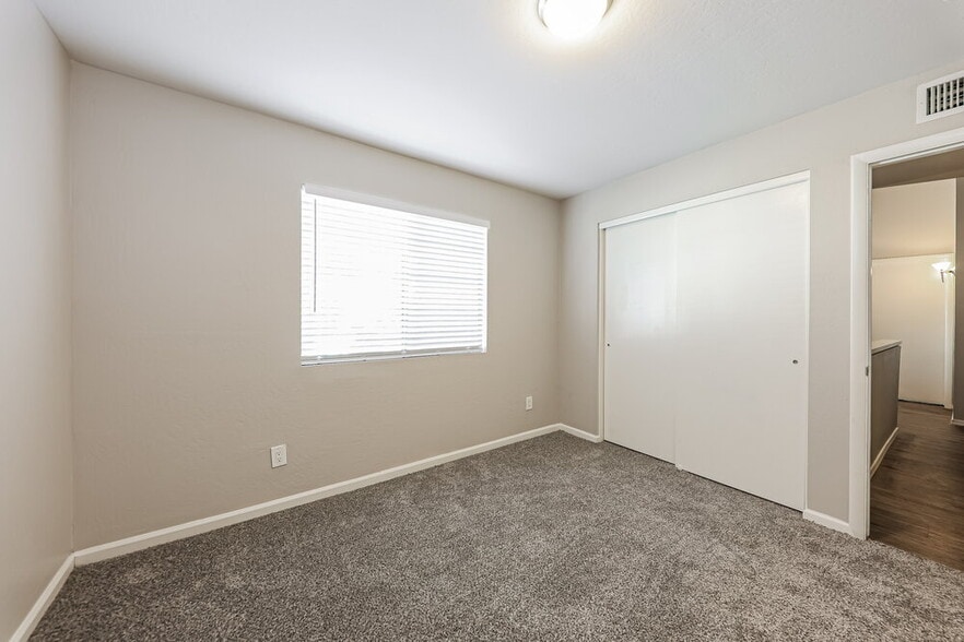 Building Photo - 4533 E Annette Dr