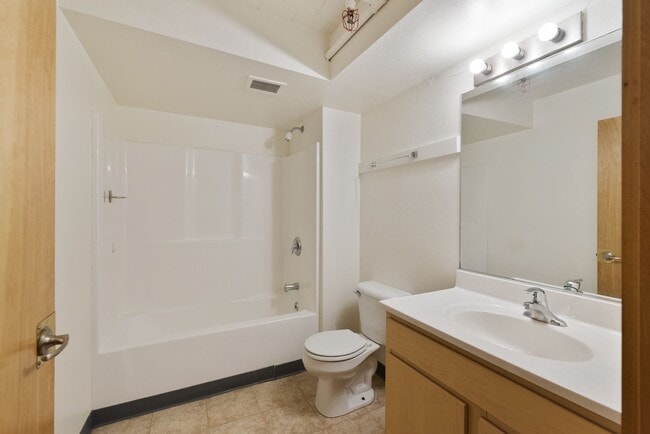 Interior Photo - Kilbourn Terrace