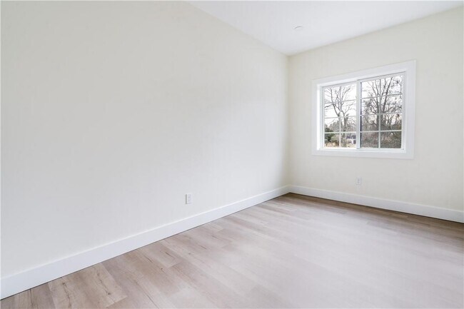 Building Photo - 202 Hooker Ave