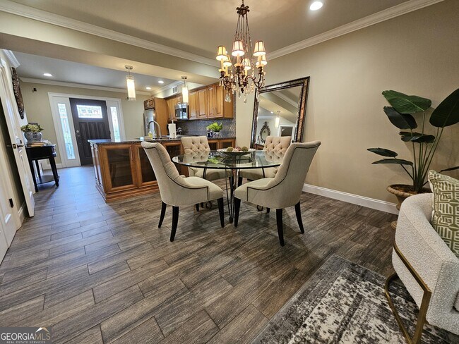 Building Photo - 1085 Holly Dr