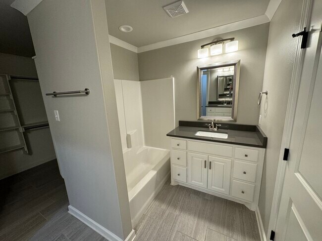Building Photo - New 4 bedroom 3 bath home in Sherwood