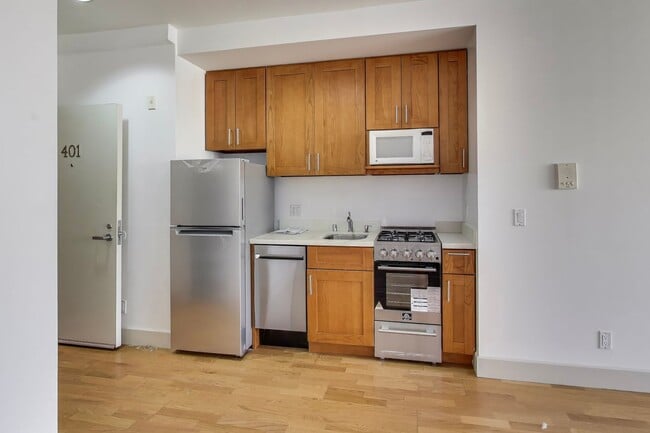 Building Photo - Prime Downtown location with a large rooft...