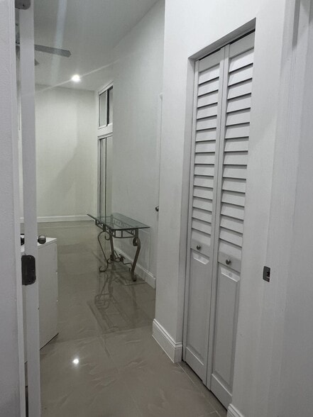 Building Photo - 1412 SW 82nd Ct