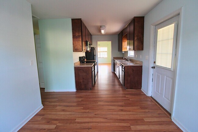 Building Photo - 3 Bedroom Home in Wakulla Gardens Available Now