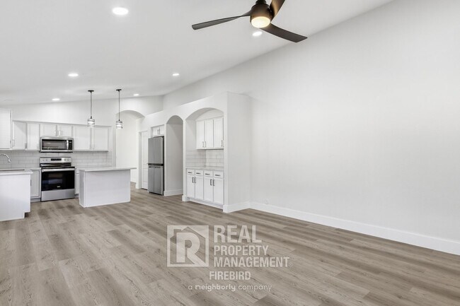 Building Photo - 2420 W Blue Sky Dr