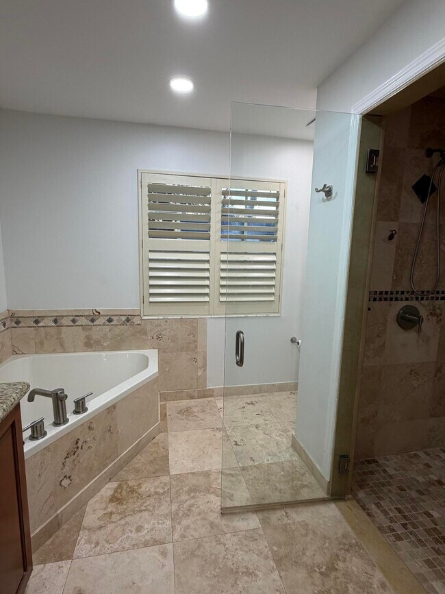 Building Photo - 1343 Lake Breeze Dr