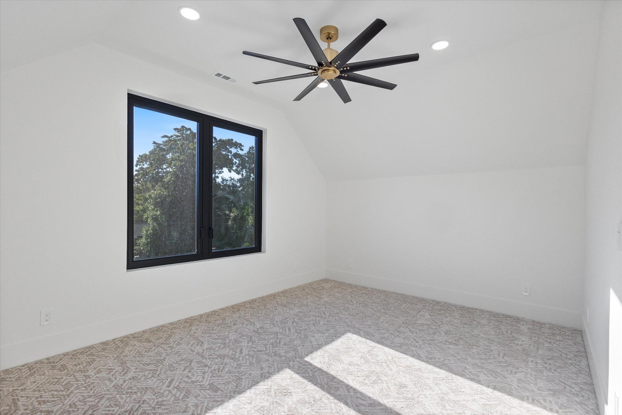 Building Photo - 165 S 200 E