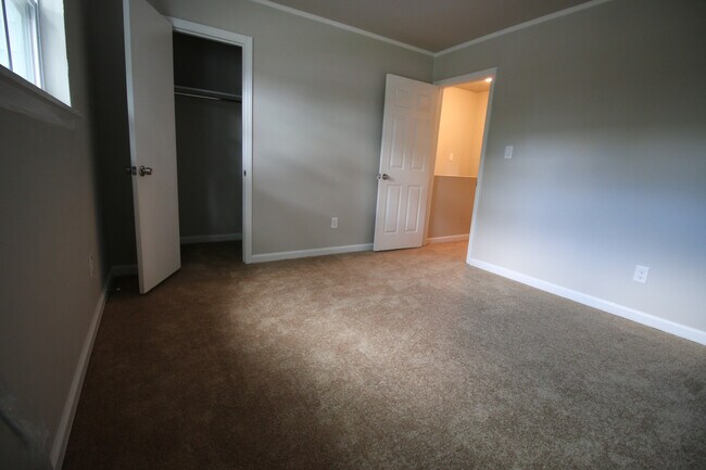 Building Photo - 119 Bob Lane