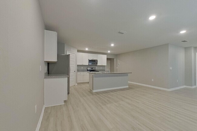 Building Photo - 128 Swallowtail Ln