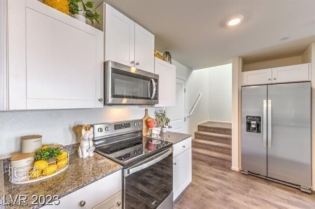 Building Photo - 9114 Hitmaker St