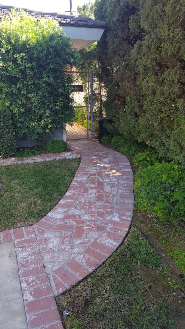 Building Photo - 5182 Jay St