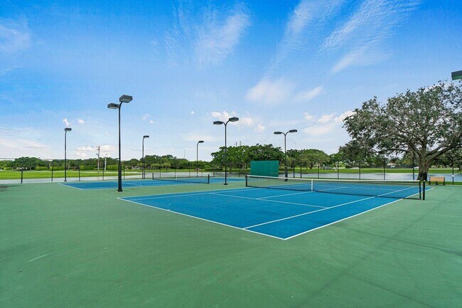 Building Photo - 10581 Mendocino Ln